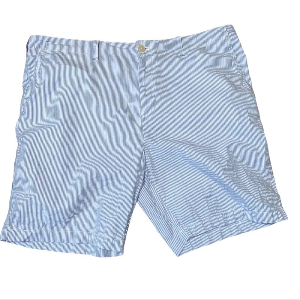 Tommy Hilfiger Seersucker striped blue and white Bermuda style shorts size 40